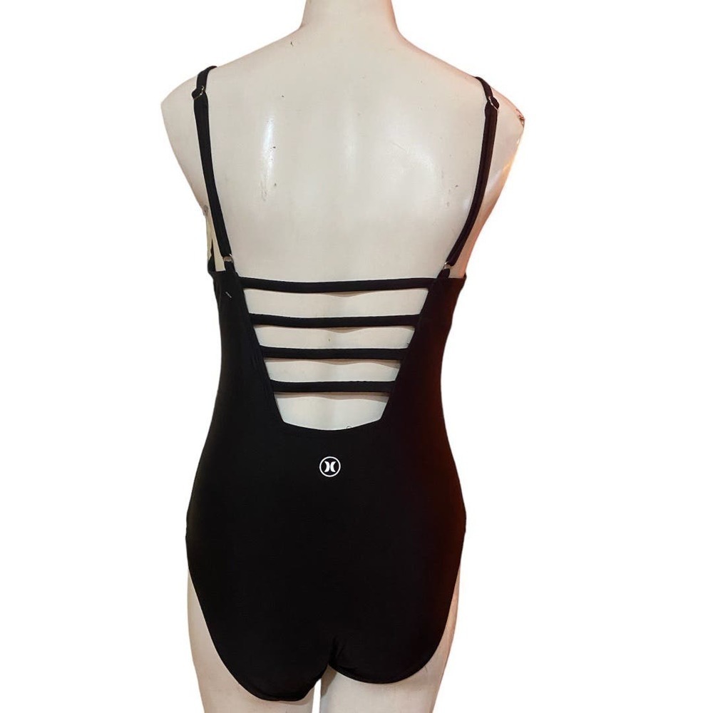 Hurley Women’s One-Piece Swimsuit Size M fits like a size 6